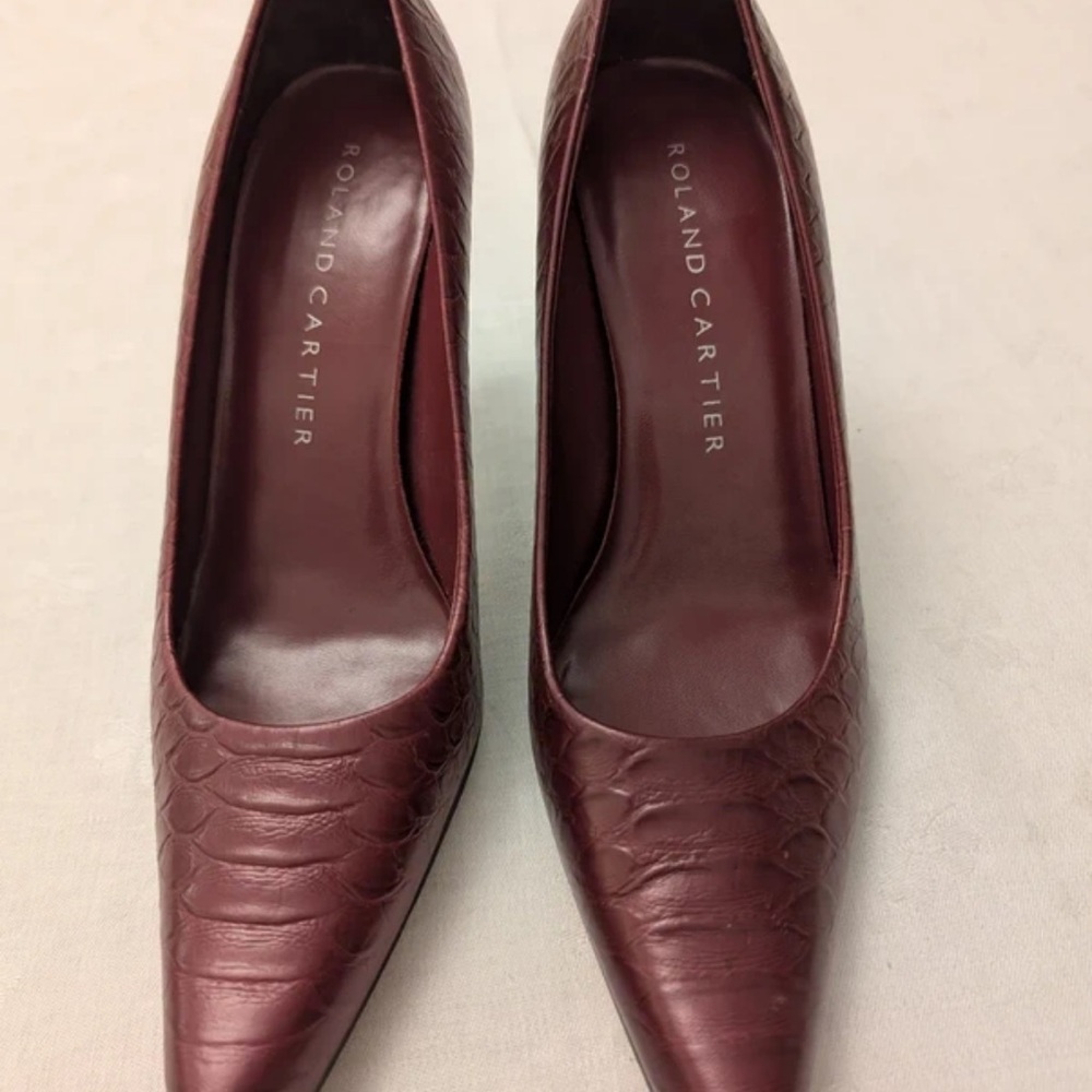Roland Cartier Burgundy Textured Heels